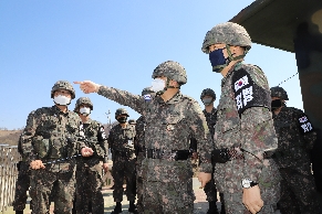 박한기 합참의장 최전방 경계부대 현장지도 대표 이미지