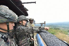 “합참의장 취임 후 첫 군사대비태세 현장점검, 서부전선 접적지역에서 굳건한 한미동맹의 힘 재확인” ('25. 10....